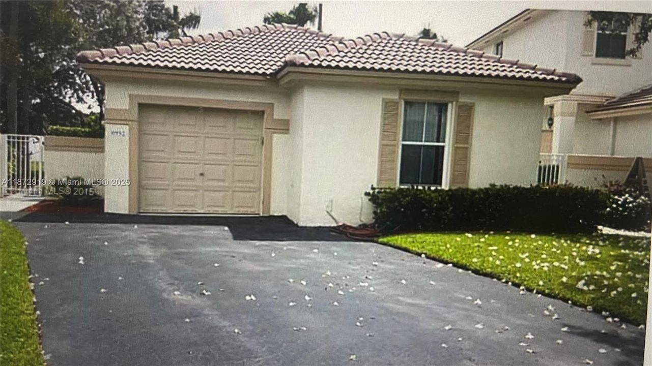 Active With Contract: $3,000 (3 beds, 2 baths, 1361 Square Feet)