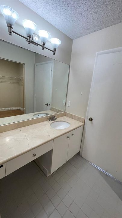 Active With Contract: $3,000 (3 beds, 2 baths, 1361 Square Feet)