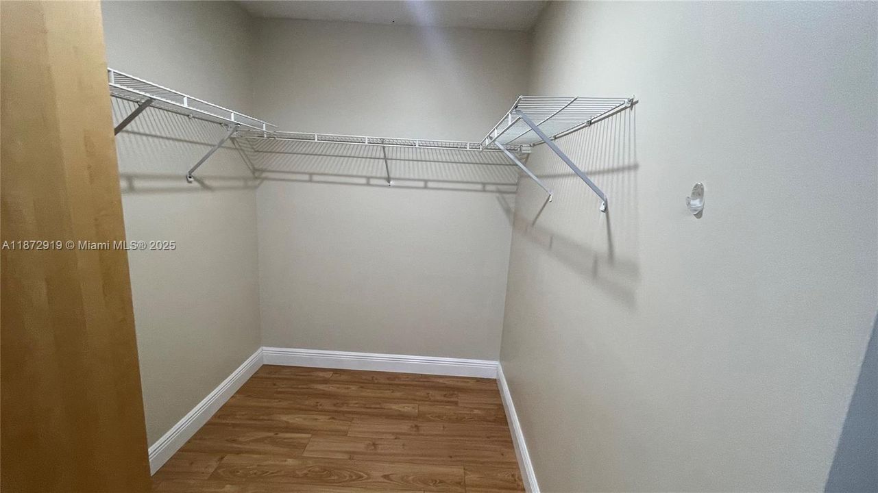 Active With Contract: $3,000 (3 beds, 2 baths, 1361 Square Feet)