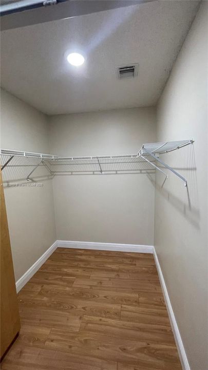 Active With Contract: $3,000 (3 beds, 2 baths, 1361 Square Feet)