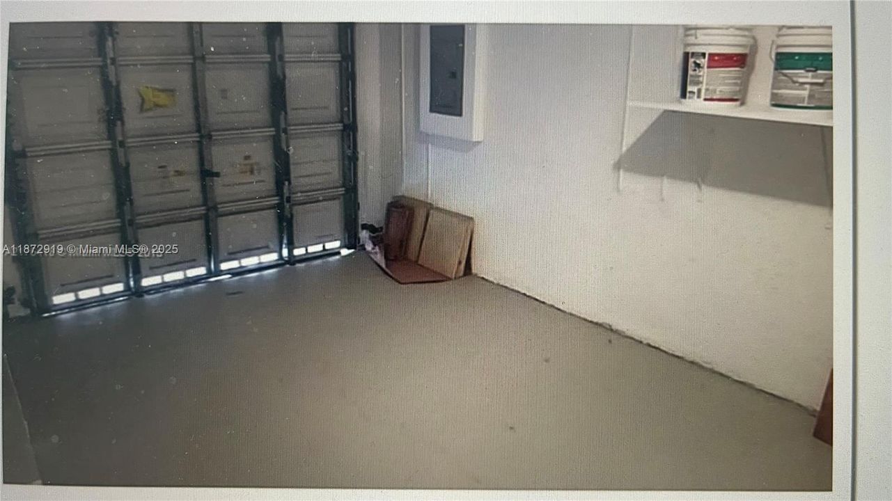 Active With Contract: $3,000 (3 beds, 2 baths, 1361 Square Feet)