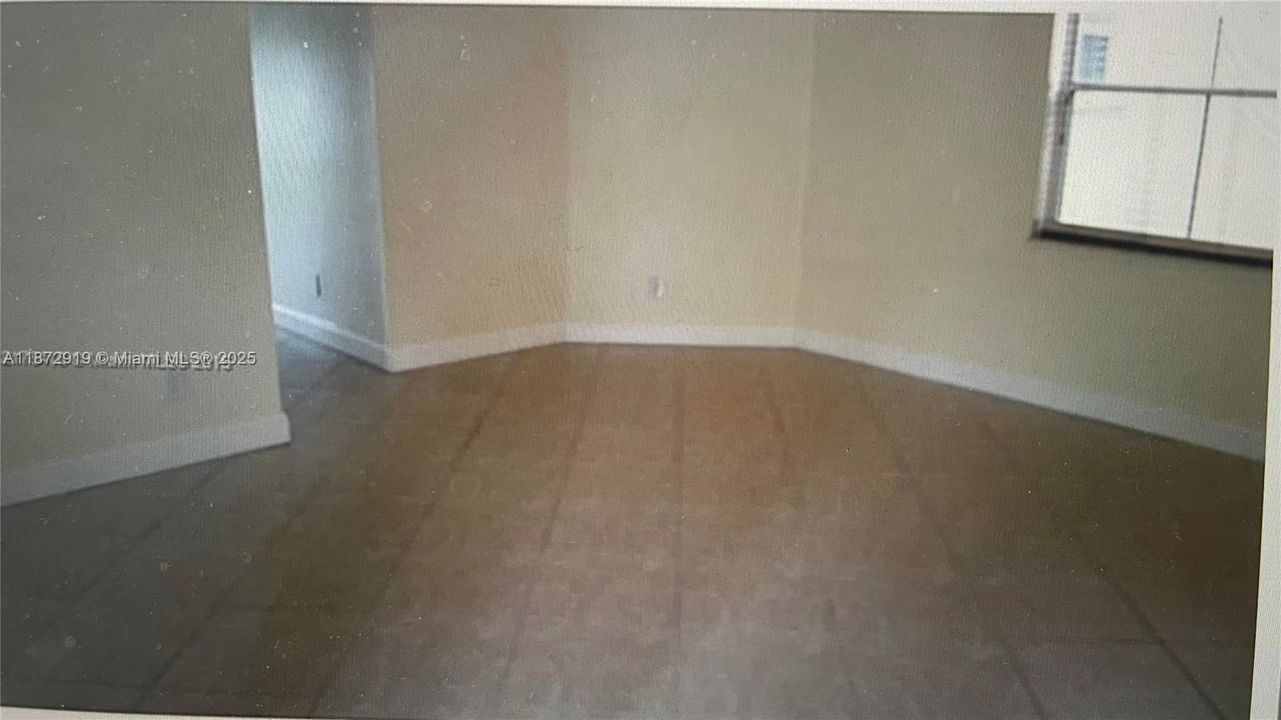 Active With Contract: $3,000 (3 beds, 2 baths, 1361 Square Feet)