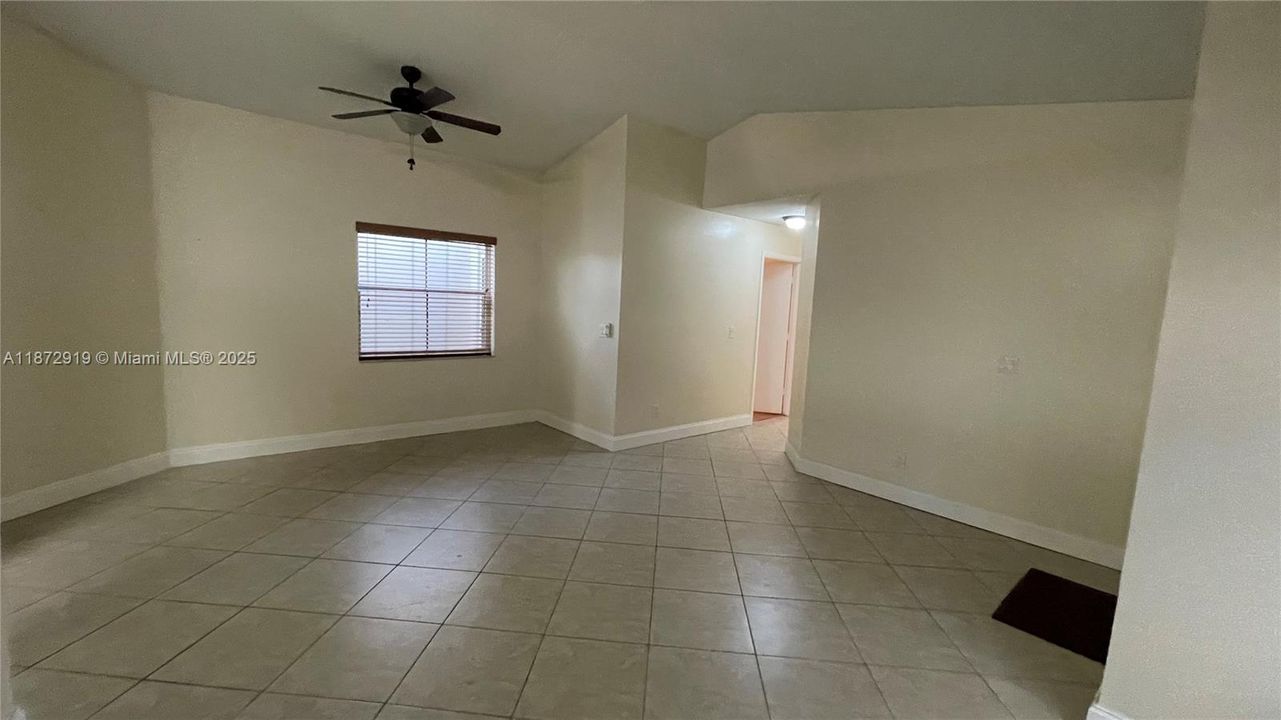 Active With Contract: $3,000 (3 beds, 2 baths, 1361 Square Feet)