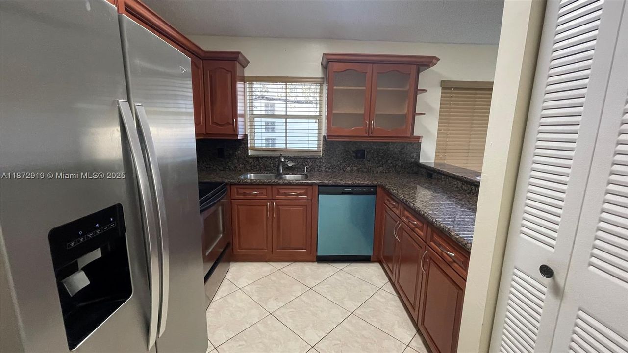 Active With Contract: $3,000 (3 beds, 2 baths, 1361 Square Feet)