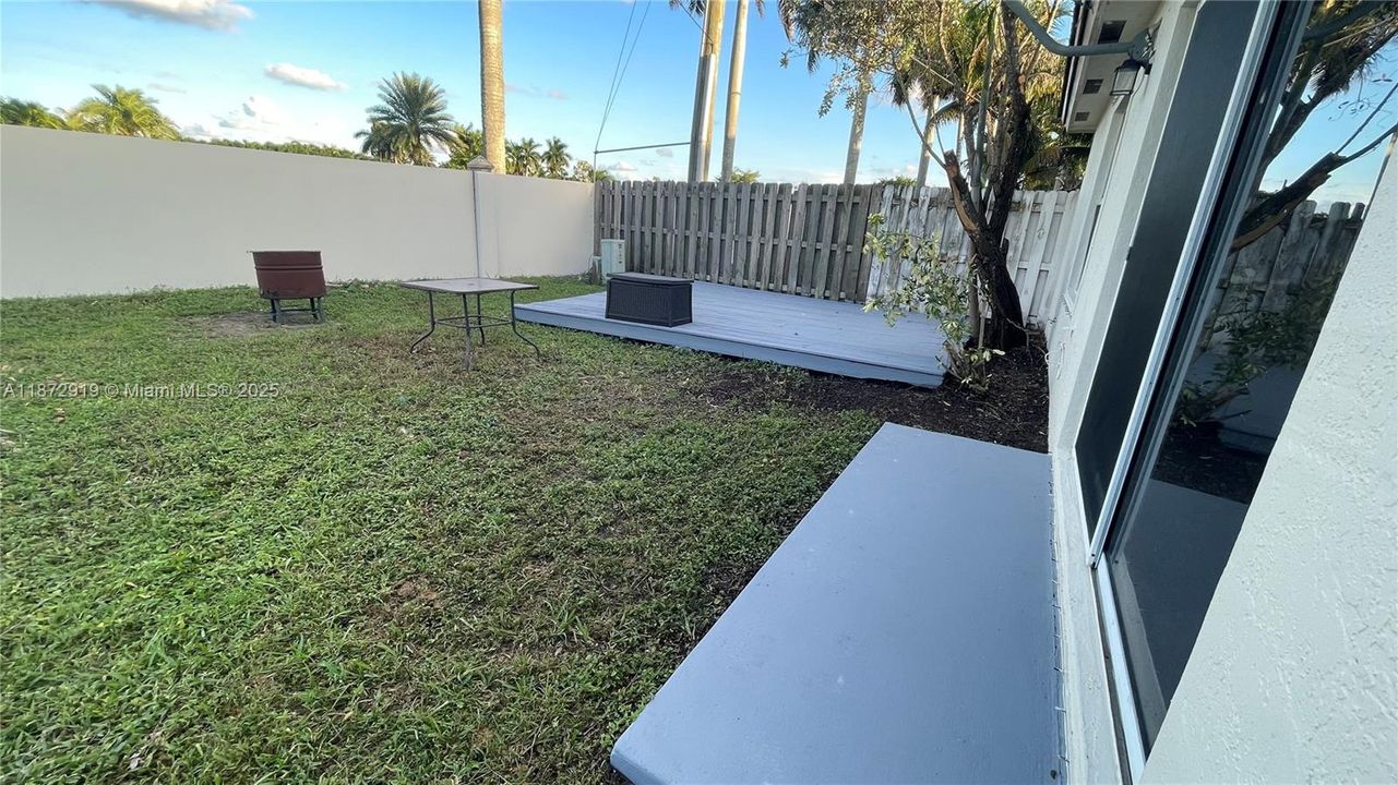 Active With Contract: $3,000 (3 beds, 2 baths, 1361 Square Feet)