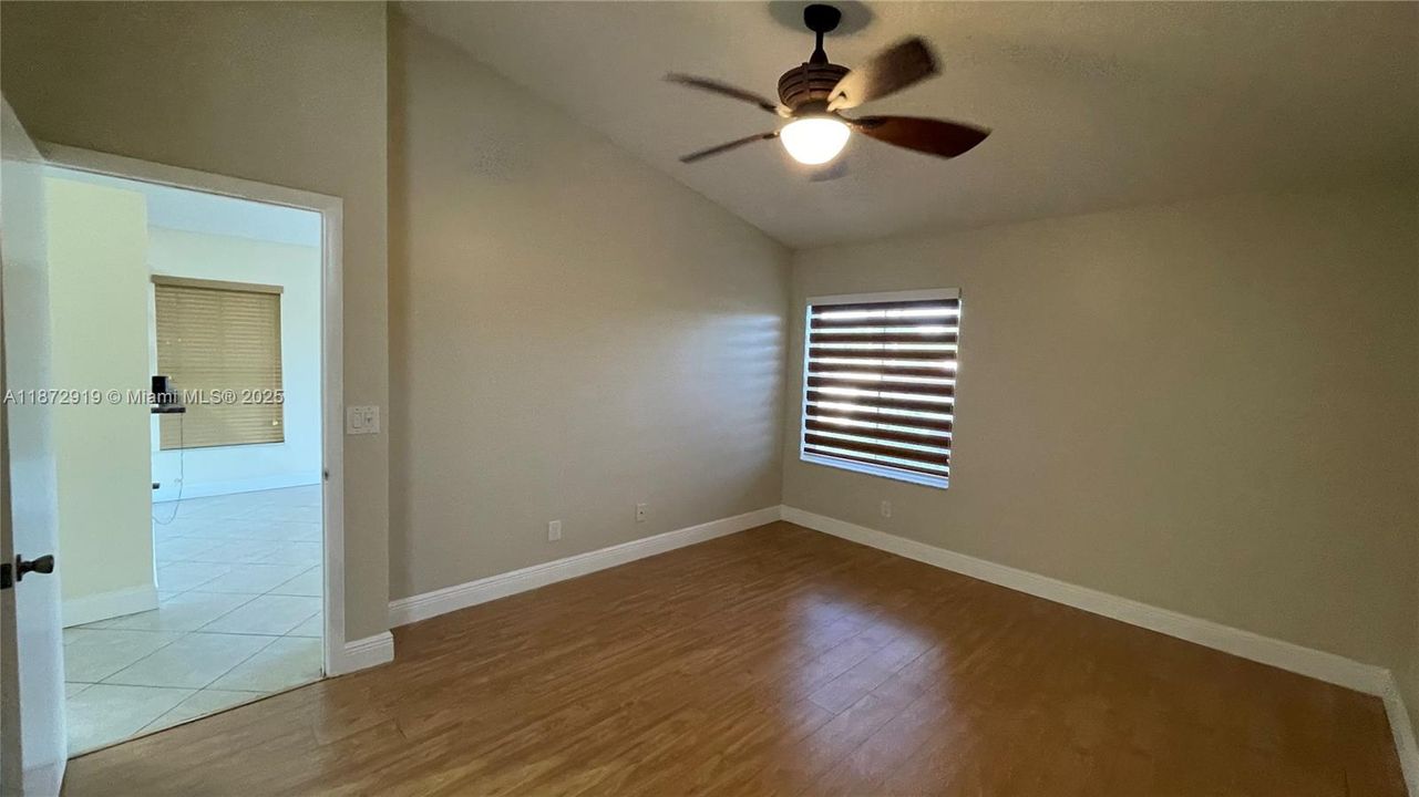 Active With Contract: $3,000 (3 beds, 2 baths, 1361 Square Feet)