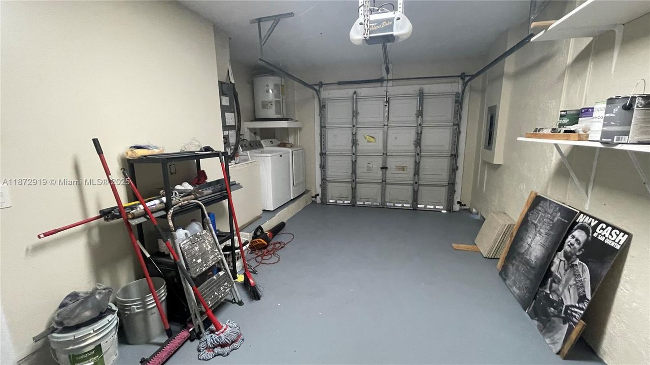 Active With Contract: $3,000 (3 beds, 2 baths, 1361 Square Feet)