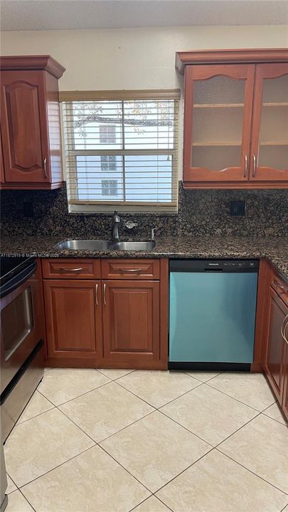 Active With Contract: $3,000 (3 beds, 2 baths, 1361 Square Feet)