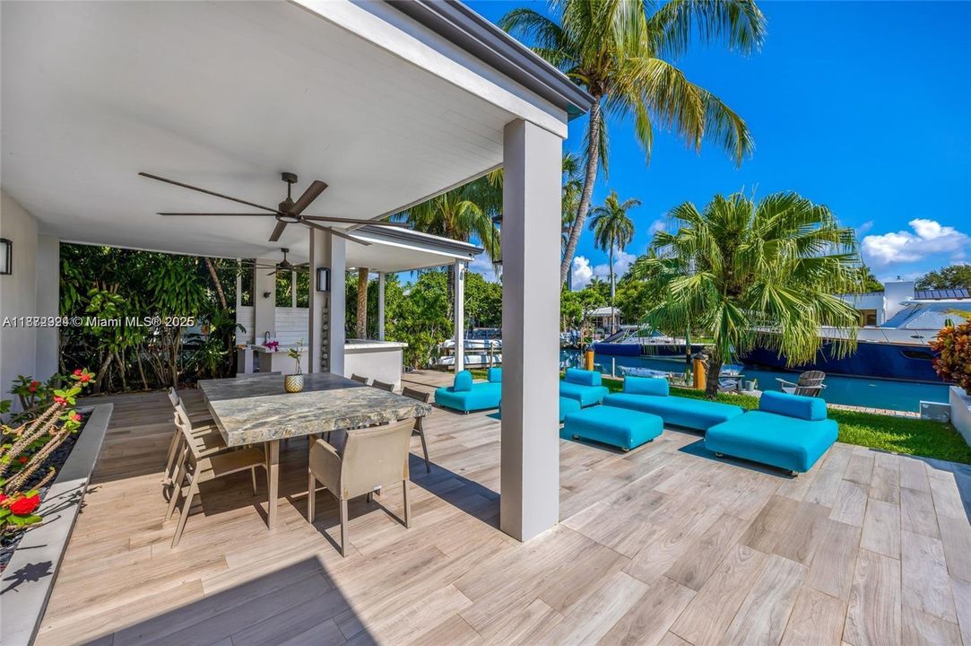 В аренду: $26,000 (5 спален, 4 ванн, 3454 Квадратных фут)