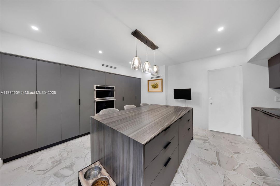 В аренду: $26,000 (5 спален, 4 ванн, 3454 Квадратных фут)