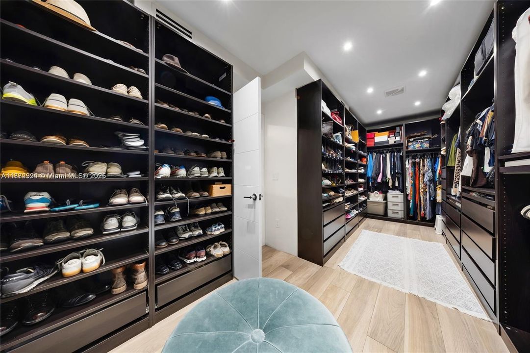 В аренду: $26,000 (5 спален, 4 ванн, 3454 Квадратных фут)