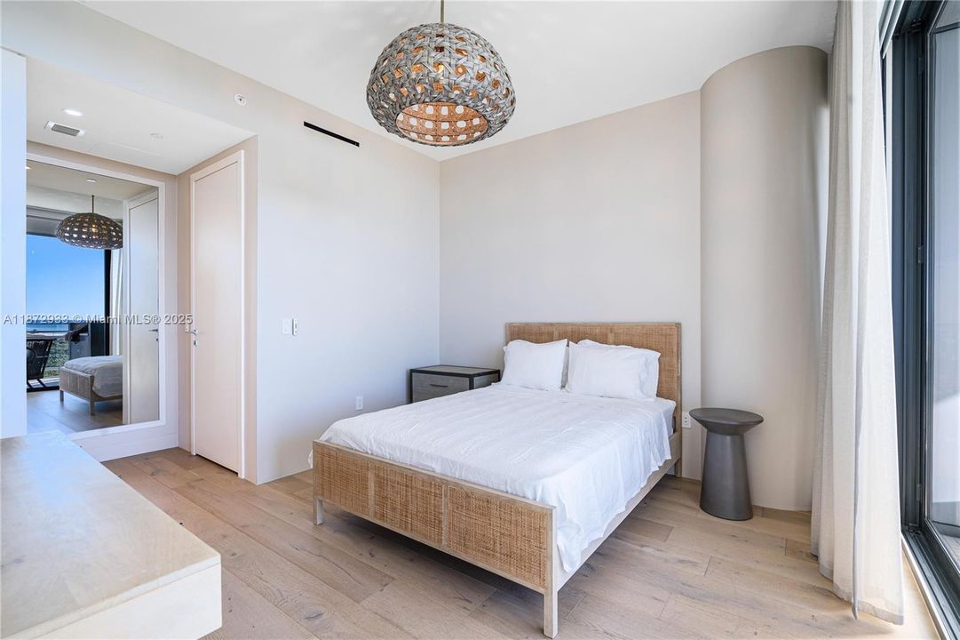 Activo con contrato: $27,500 (2 camas, 2 baños, 1457 Pies cuadrados)