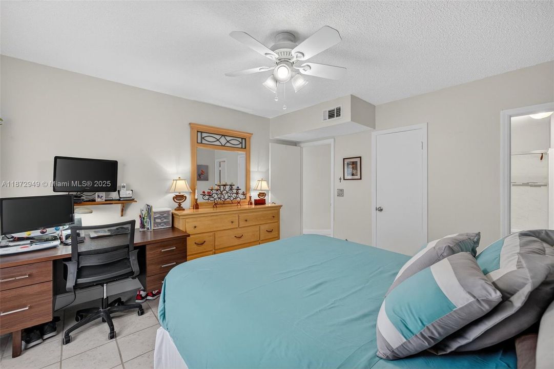 На продажу: $129,000 (1 спален, 1 ванн, 756 Квадратных фут)