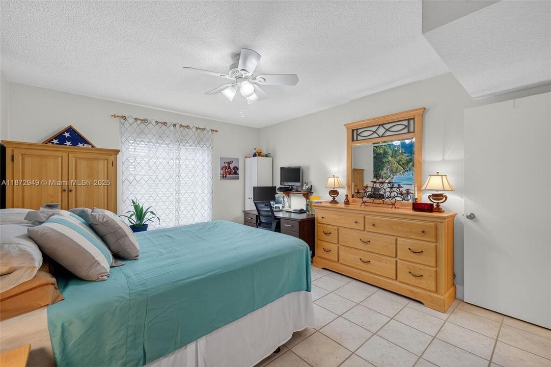 На продажу: $129,000 (1 спален, 1 ванн, 756 Квадратных фут)