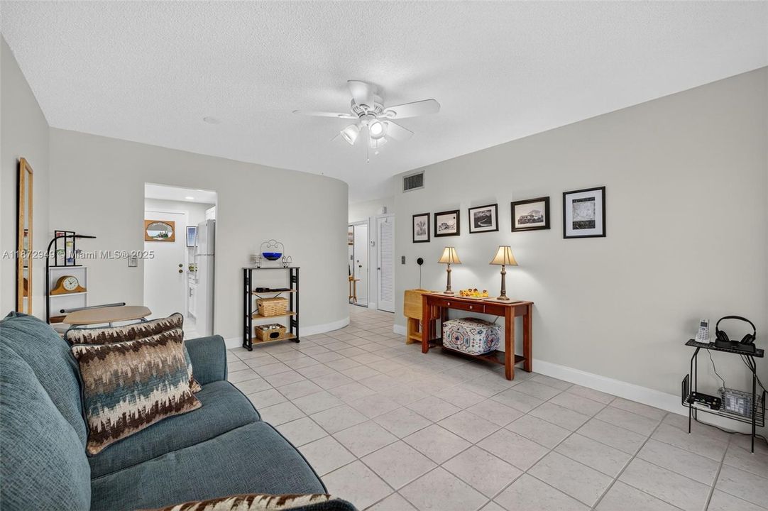 На продажу: $129,000 (1 спален, 1 ванн, 756 Квадратных фут)