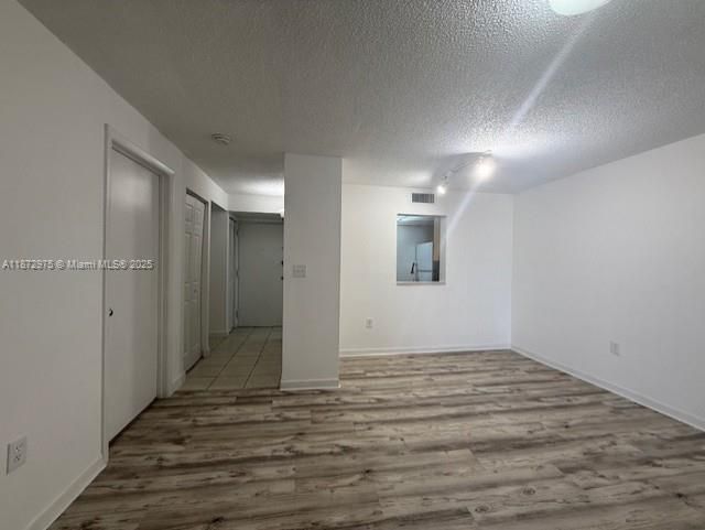 合同活跃: $1,650 (1 贝兹, 1 浴室, 634 平方英尺)