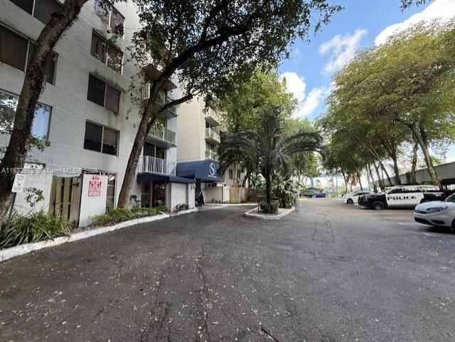 合同活跃: $1,650 (1 贝兹, 1 浴室, 634 平方英尺)