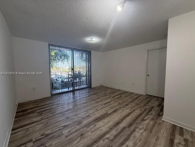 合同活跃: $1,650 (1 贝兹, 1 浴室, 634 平方英尺)