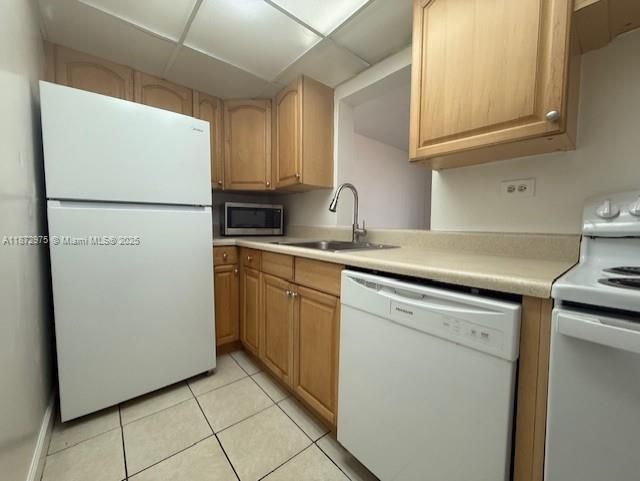 合同活跃: $1,650 (1 贝兹, 1 浴室, 634 平方英尺)