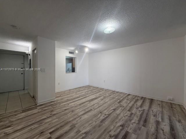 合同活跃: $1,650 (1 贝兹, 1 浴室, 634 平方英尺)