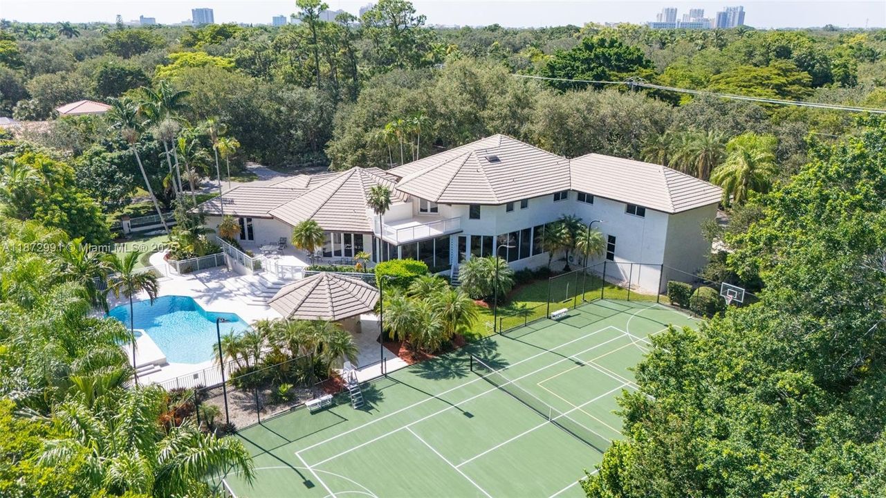 出租: $28,500 (7 贝兹, 6 浴室, 7146 平方英尺)