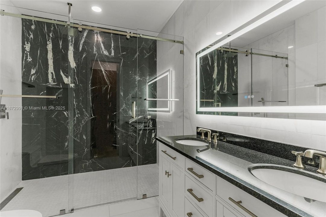 出租: $28,500 (7 贝兹, 6 浴室, 7146 平方英尺)