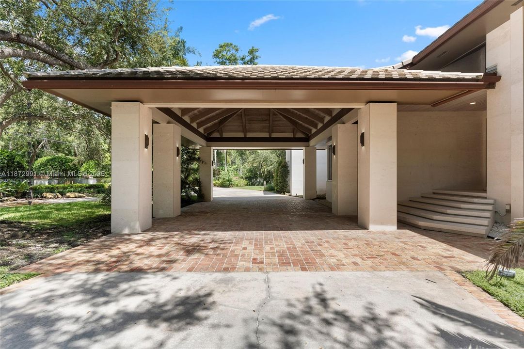 出租: $28,500 (7 贝兹, 6 浴室, 7146 平方英尺)