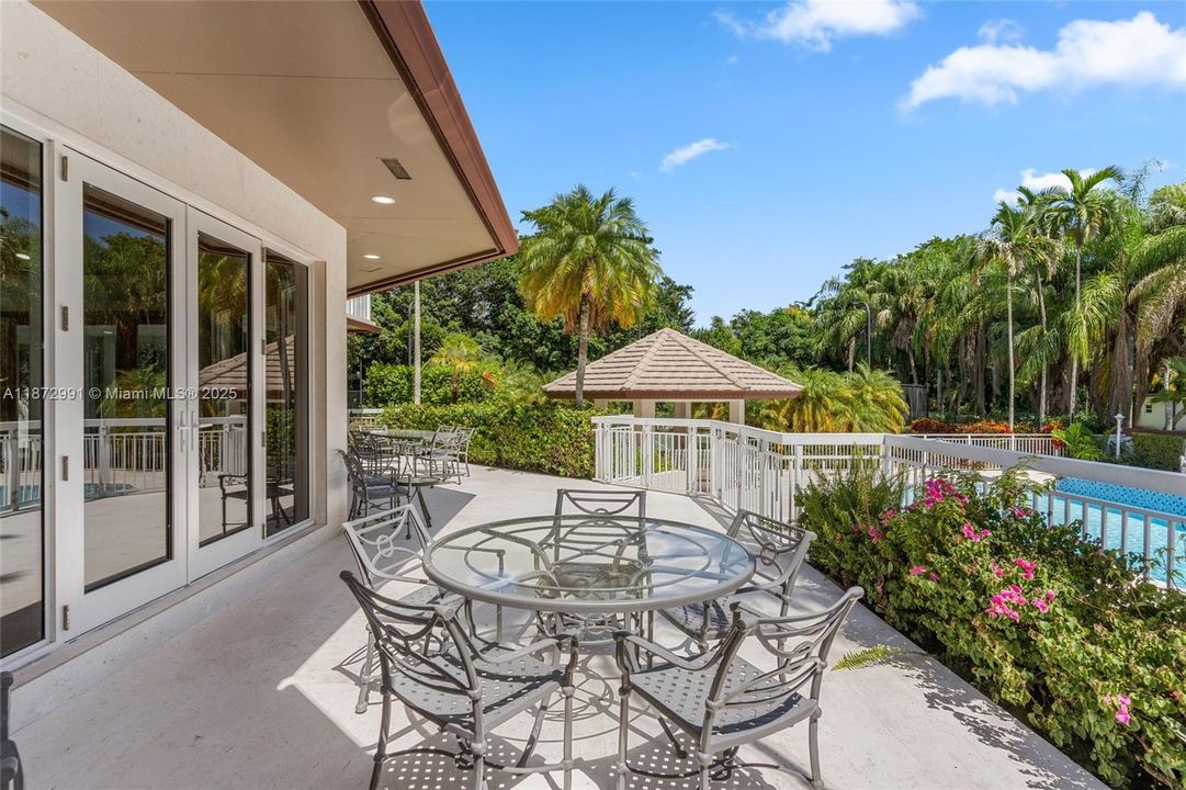 出租: $28,500 (7 贝兹, 6 浴室, 7146 平方英尺)