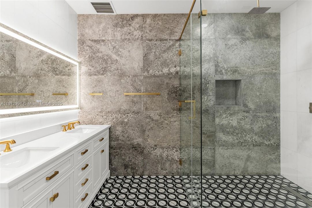 出租: $28,500 (7 贝兹, 6 浴室, 7146 平方英尺)