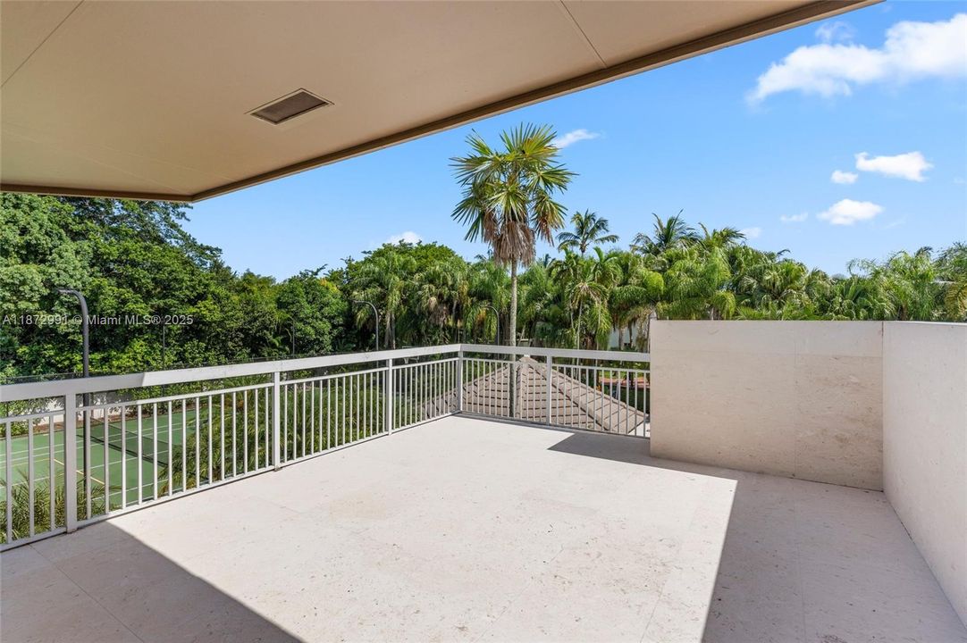 出租: $28,500 (7 贝兹, 6 浴室, 7146 平方英尺)