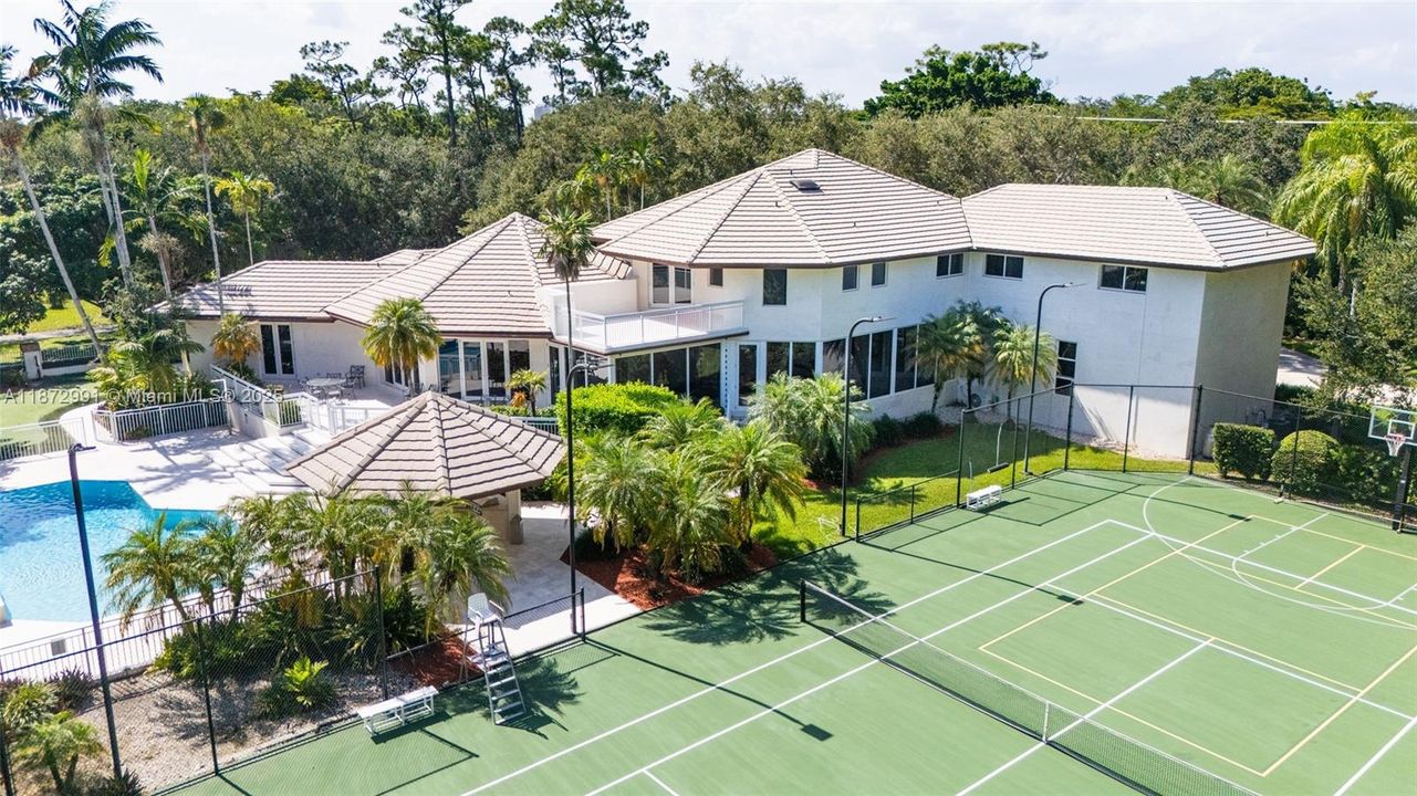 出租: $28,500 (7 贝兹, 6 浴室, 7146 平方英尺)