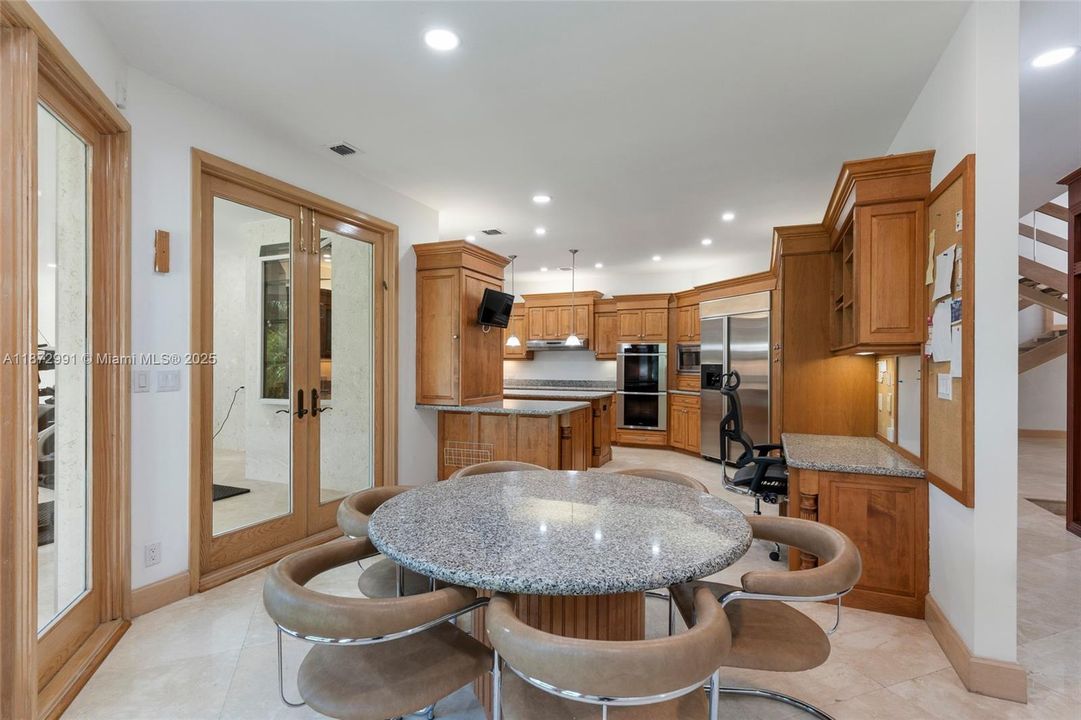 出租: $28,500 (7 贝兹, 6 浴室, 7146 平方英尺)