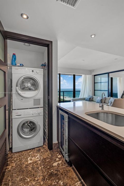 待售: $2,000,000 (2 贝兹, 2 浴室, 1094 平方英尺)