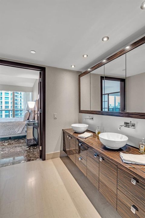 待售: $2,000,000 (2 贝兹, 2 浴室, 1094 平方英尺)