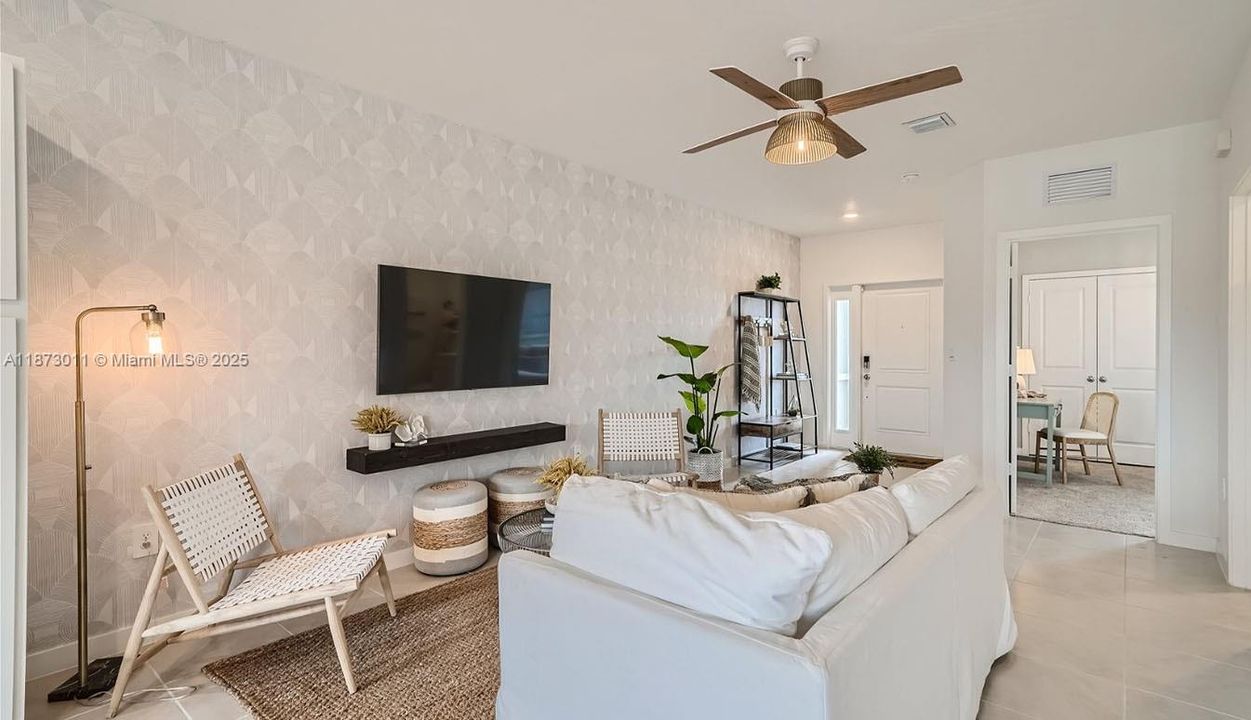 Recently Sold: $379,000 (3 beds, 3 baths, 1380 Square Feet)