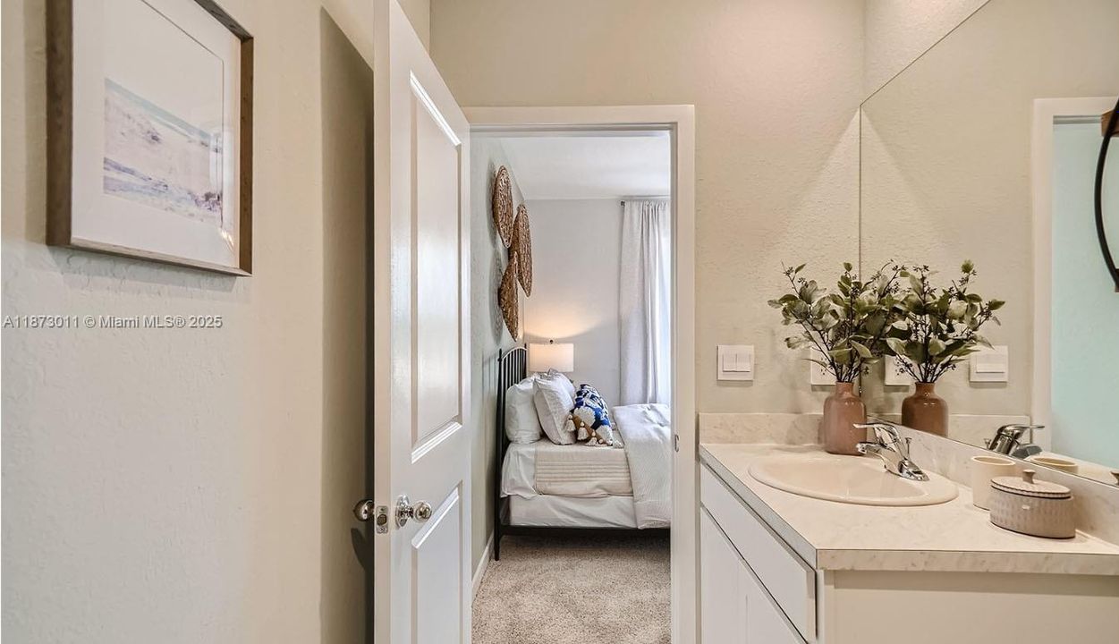 Recently Sold: $379,000 (3 beds, 3 baths, 1380 Square Feet)