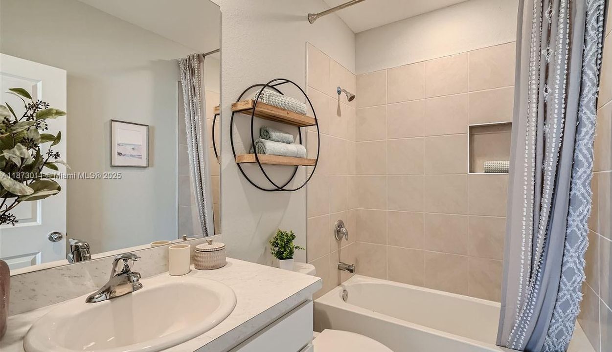 Recently Sold: $379,000 (3 beds, 3 baths, 1380 Square Feet)