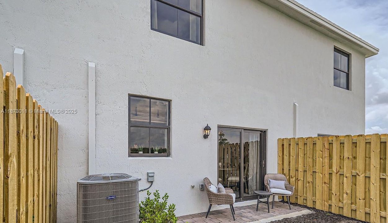 Recently Sold: $379,000 (3 beds, 3 baths, 1380 Square Feet)