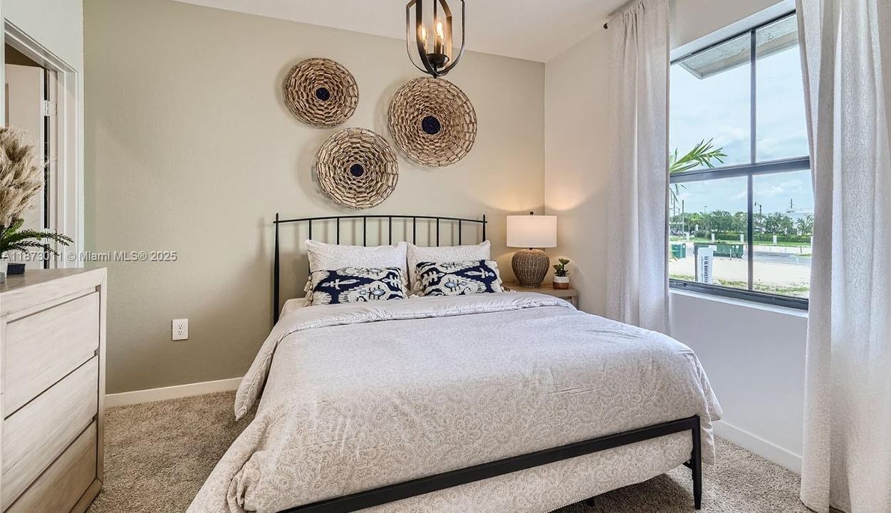 Recently Sold: $379,000 (3 beds, 3 baths, 1380 Square Feet)