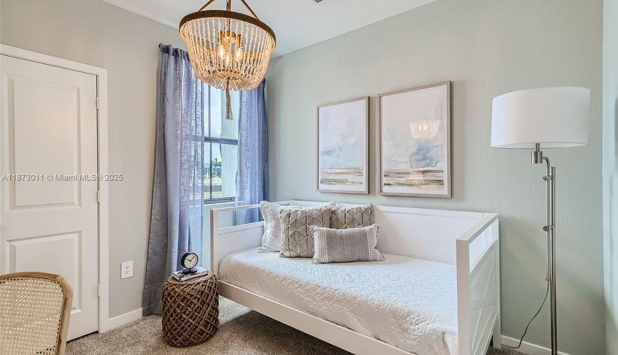 Recently Sold: $379,000 (3 beds, 3 baths, 1380 Square Feet)