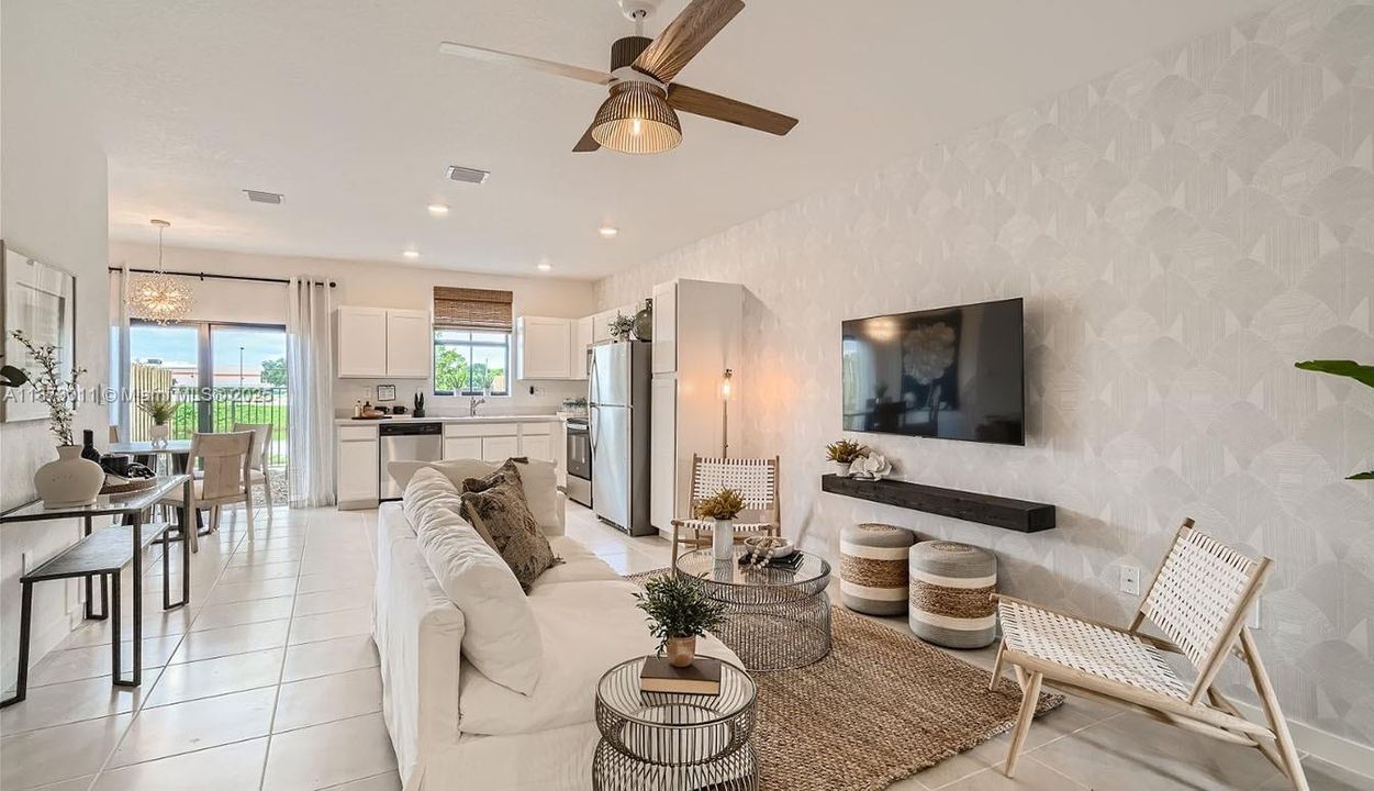 Recently Sold: $379,000 (3 beds, 3 baths, 1380 Square Feet)