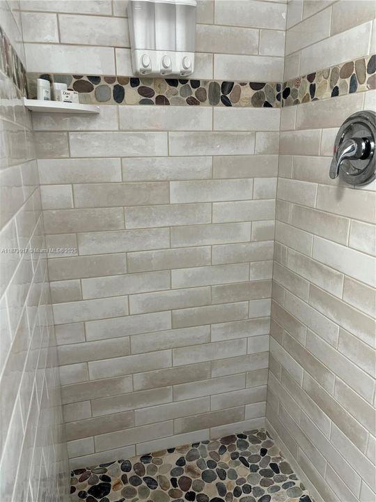 最近租的: $3,500 (2 贝兹, 1 浴室, 840 平方英尺)