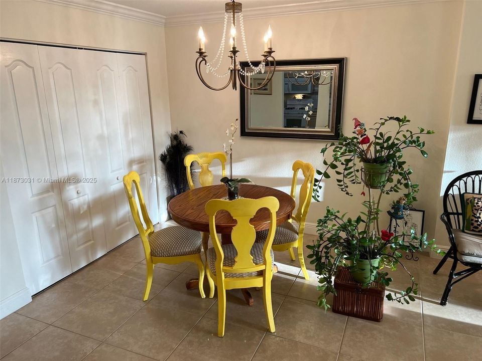 Activo con contrato: $2,250 (2 camas, 1 baños, 1077 Pies cuadrados)