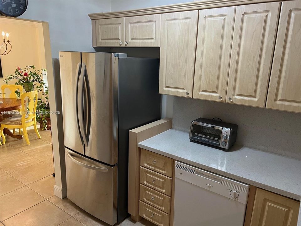 Activo con contrato: $2,250 (2 camas, 1 baños, 1077 Pies cuadrados)