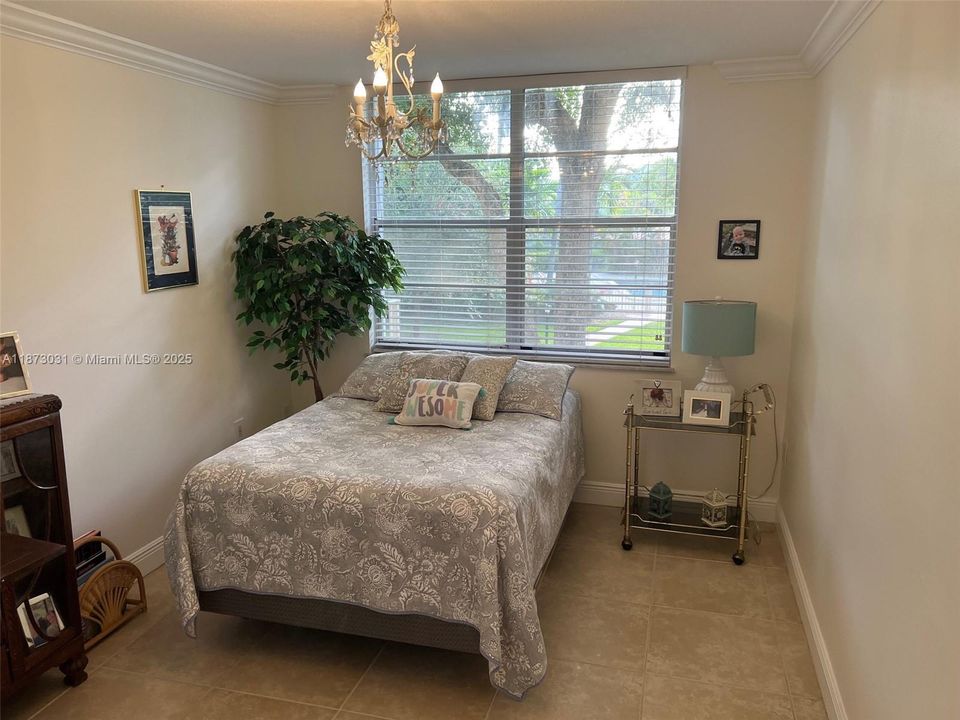 Activo con contrato: $2,250 (2 camas, 1 baños, 1077 Pies cuadrados)