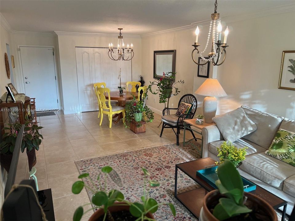 Activo con contrato: $2,250 (2 camas, 1 baños, 1077 Pies cuadrados)