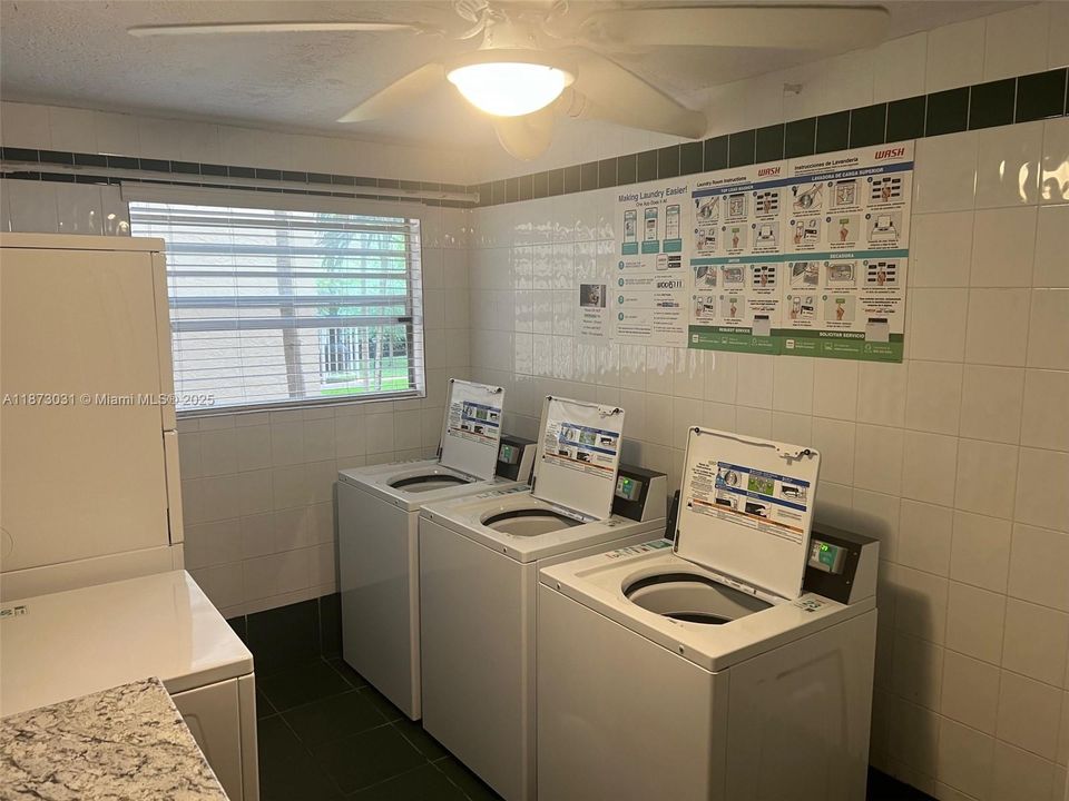 Activo con contrato: $2,250 (2 camas, 1 baños, 1077 Pies cuadrados)