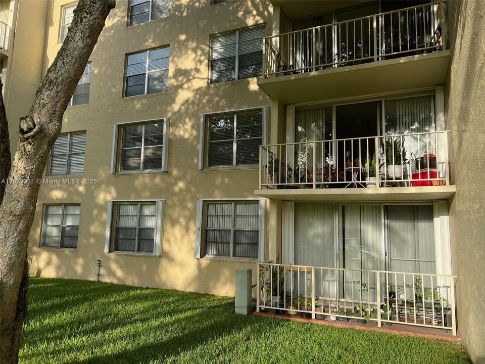 Activo con contrato: $2,250 (2 camas, 1 baños, 1077 Pies cuadrados)