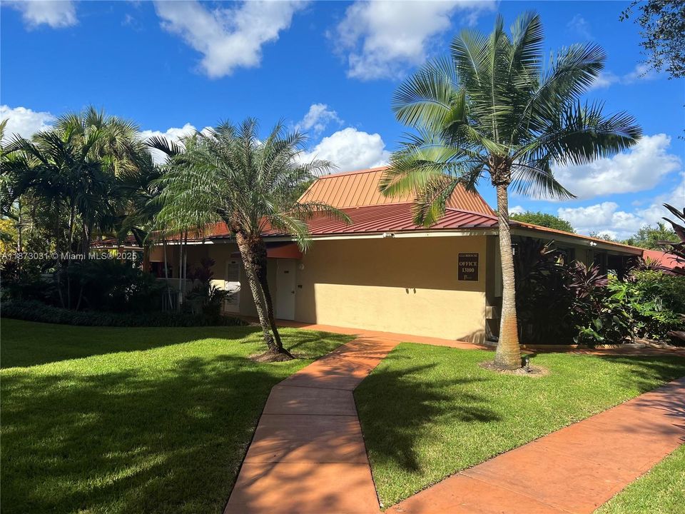 Activo con contrato: $2,250 (2 camas, 1 baños, 1077 Pies cuadrados)