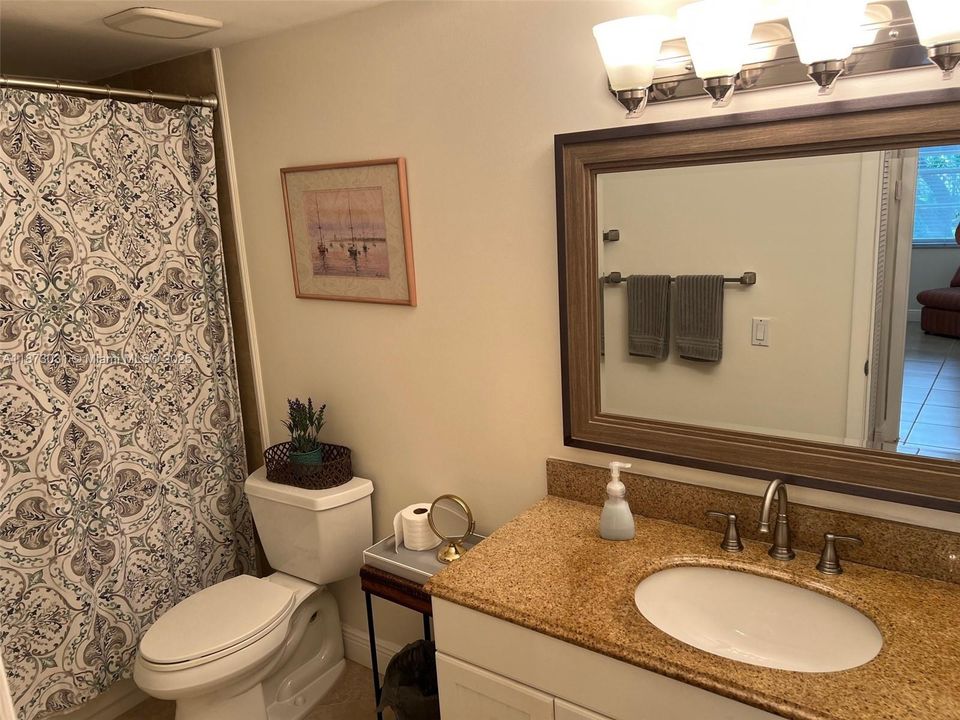 Activo con contrato: $2,250 (2 camas, 1 baños, 1077 Pies cuadrados)